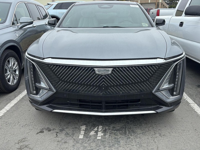 Cadillac LYRIQ Vehicle Full-screen Gallery Image 03