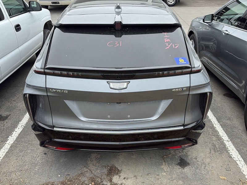 Cadillac LYRIQ Vehicle Full-screen Gallery Image 06