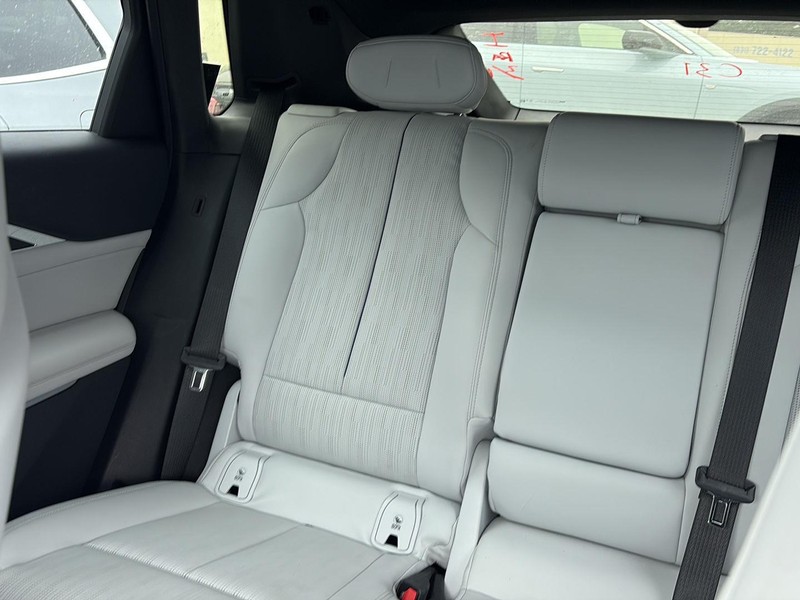 Cadillac LYRIQ Vehicle Full-screen Gallery Image 11