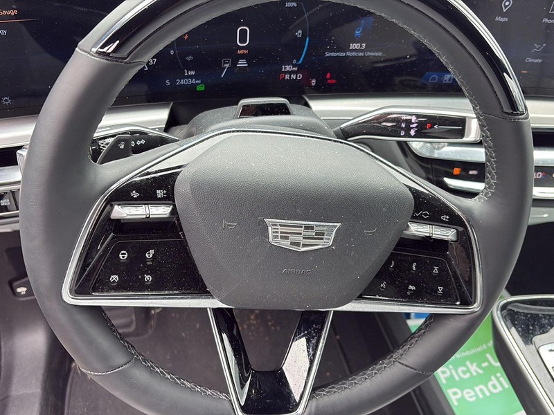Cadillac LYRIQ Vehicle Full-screen Gallery Image 13