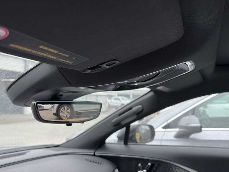 Cadillac LYRIQ Vehicle Full-screen Gallery Image 14