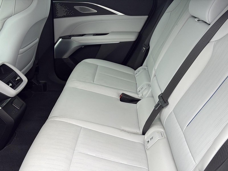 Cadillac LYRIQ Vehicle Full-screen Gallery Image 19