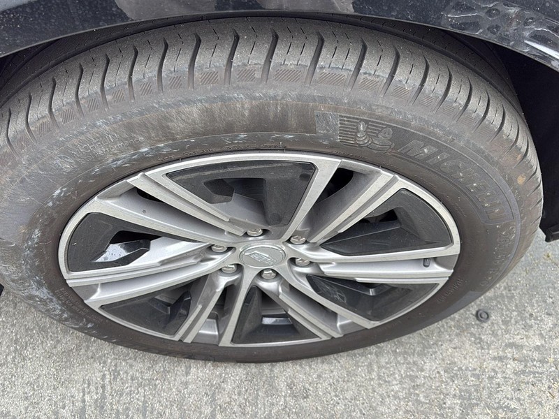 Cadillac LYRIQ Vehicle Full-screen Gallery Image 21