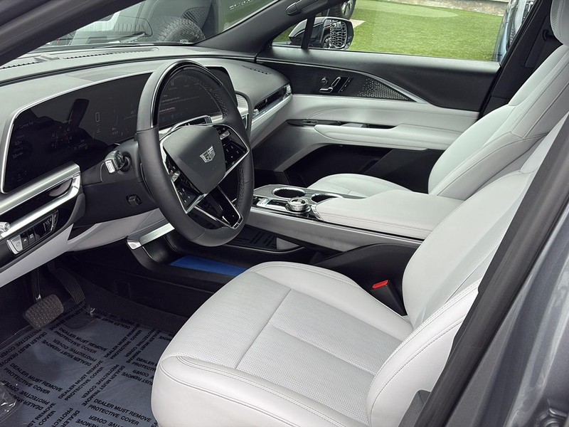 Cadillac LYRIQ Vehicle Full-screen Gallery Image 27