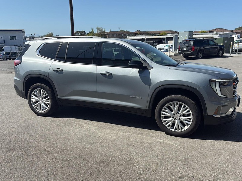 GMC Acadia Vehicle Full-screen Gallery Image 02
