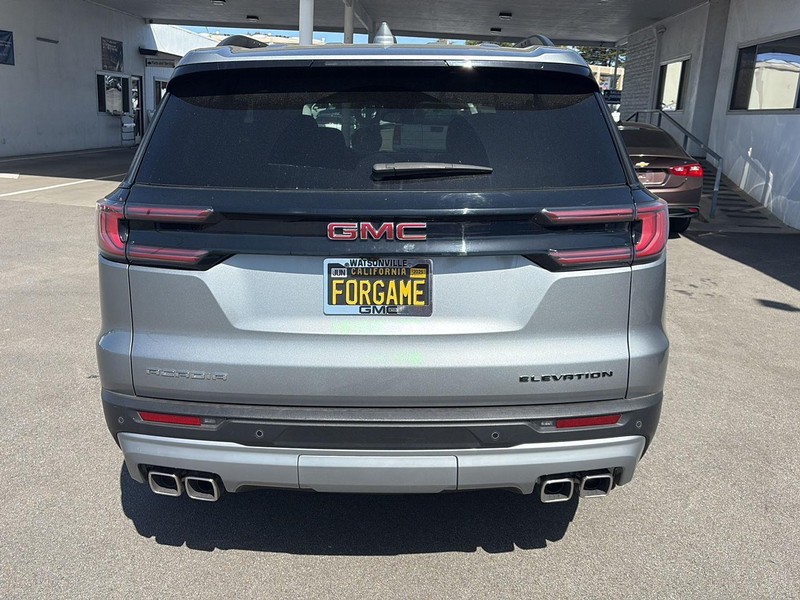 GMC Acadia Vehicle Full-screen Gallery Image 04