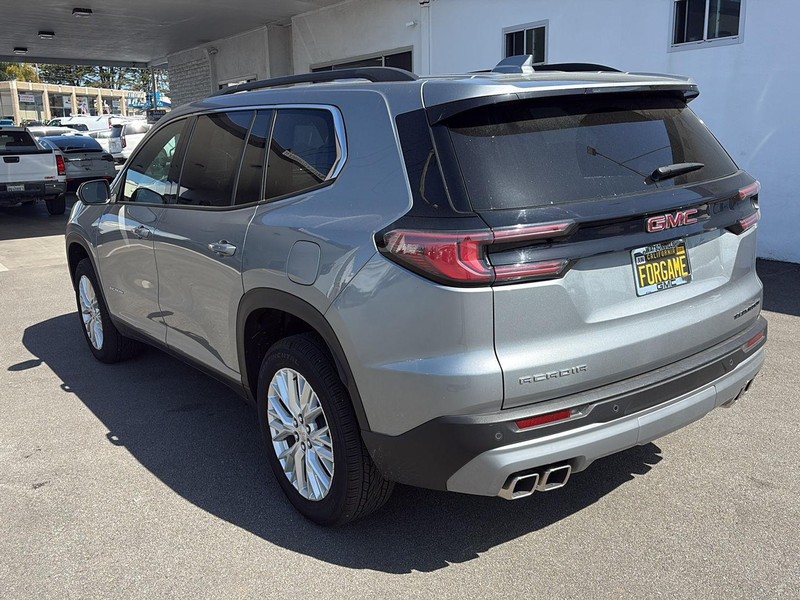 GMC Acadia Vehicle Full-screen Gallery Image 05
