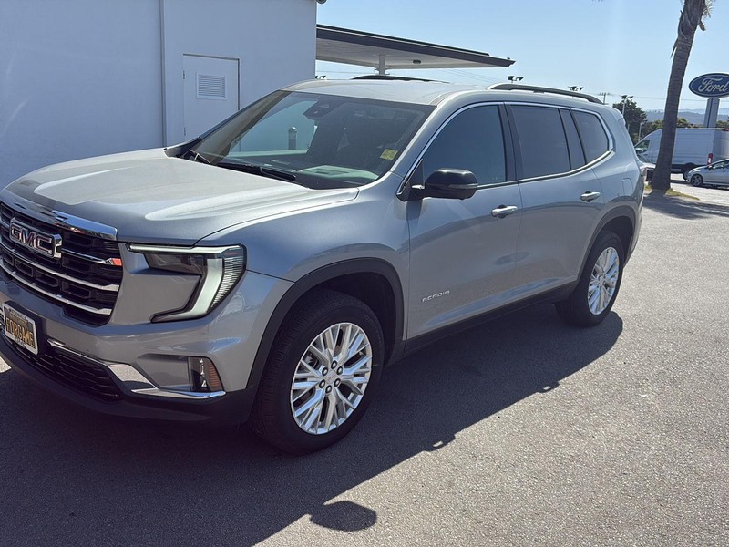 GMC Acadia Vehicle Full-screen Gallery Image 07