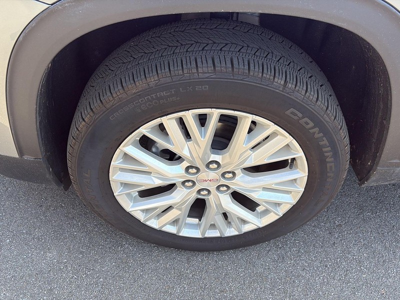 GMC Acadia Vehicle Full-screen Gallery Image 09