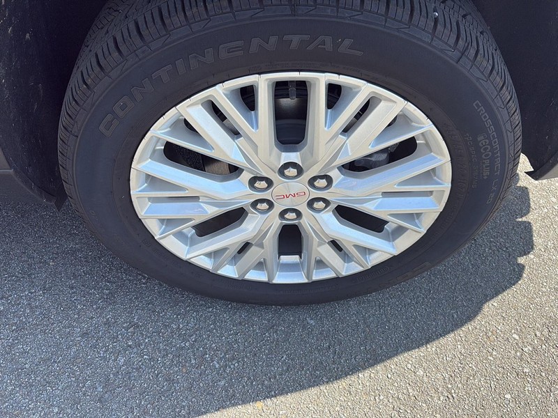 GMC Acadia Vehicle Full-screen Gallery Image 16