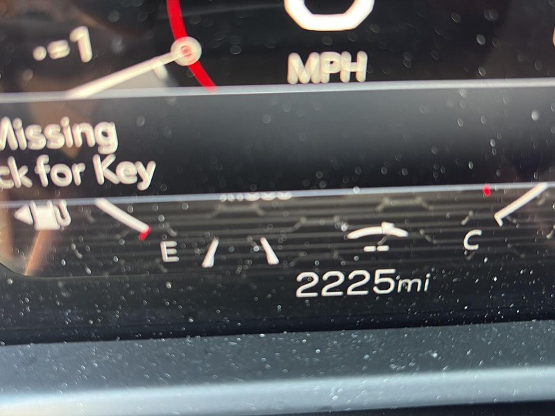GMC Acadia Vehicle Full-screen Gallery Image 19