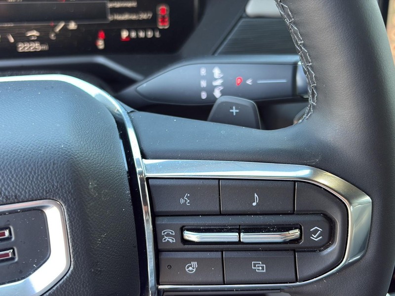 GMC Acadia Vehicle Full-screen Gallery Image 21