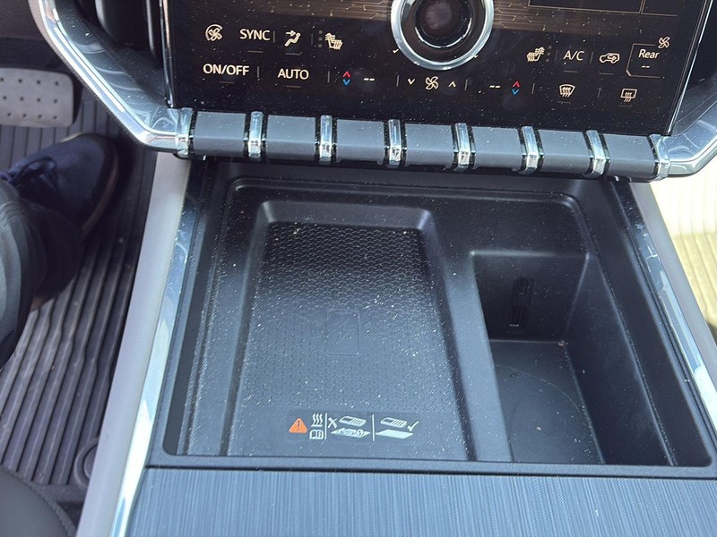 GMC Acadia Vehicle Full-screen Gallery Image 23