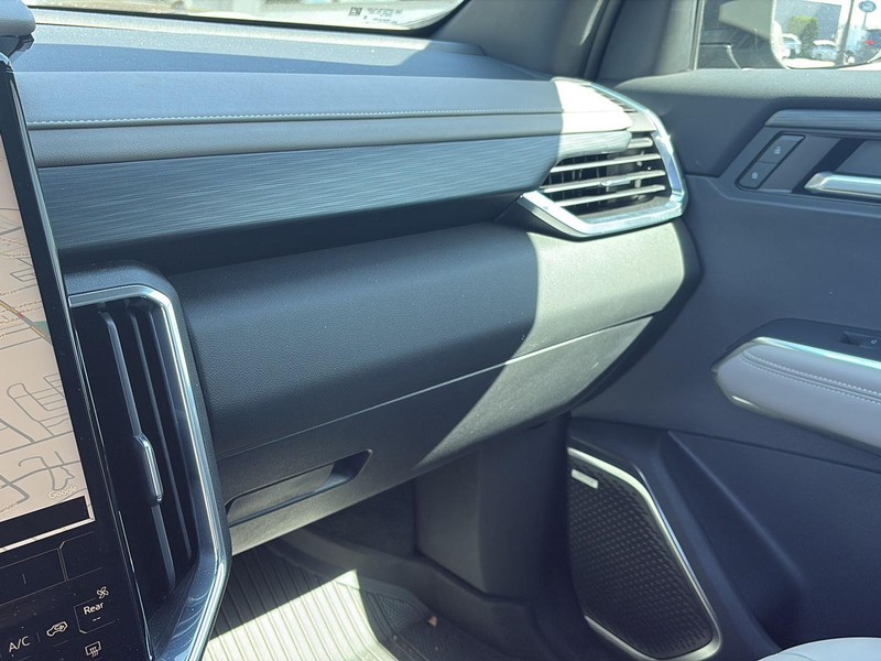 GMC Acadia Vehicle Full-screen Gallery Image 27