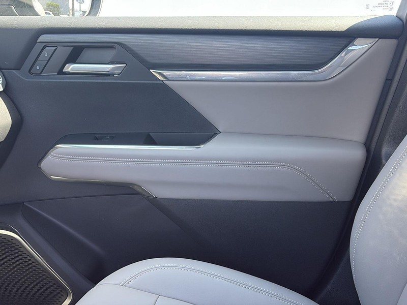 GMC Acadia Vehicle Full-screen Gallery Image 28
