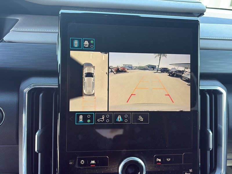 GMC Acadia Vehicle Full-screen Gallery Image 29