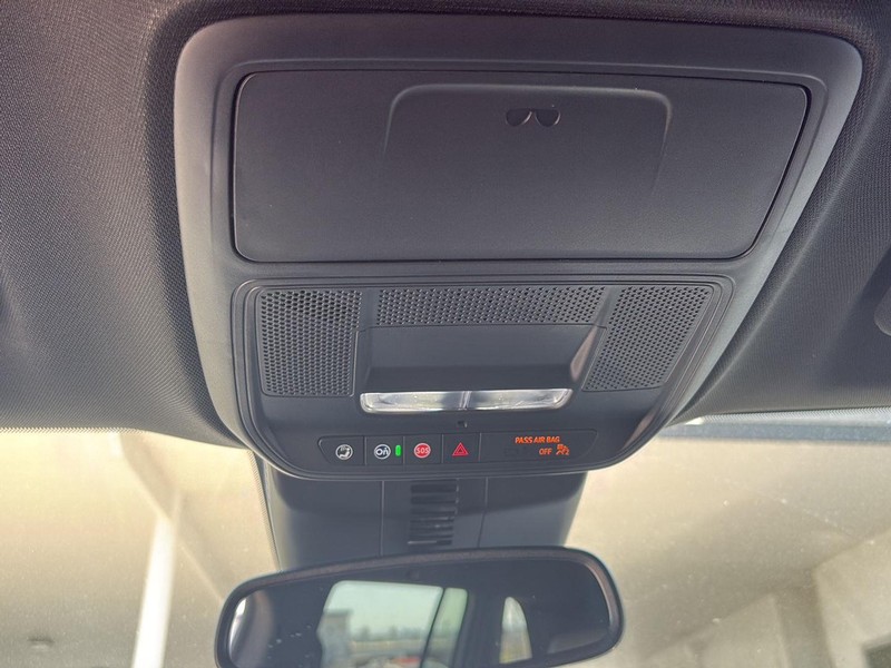 GMC Acadia Vehicle Full-screen Gallery Image 31
