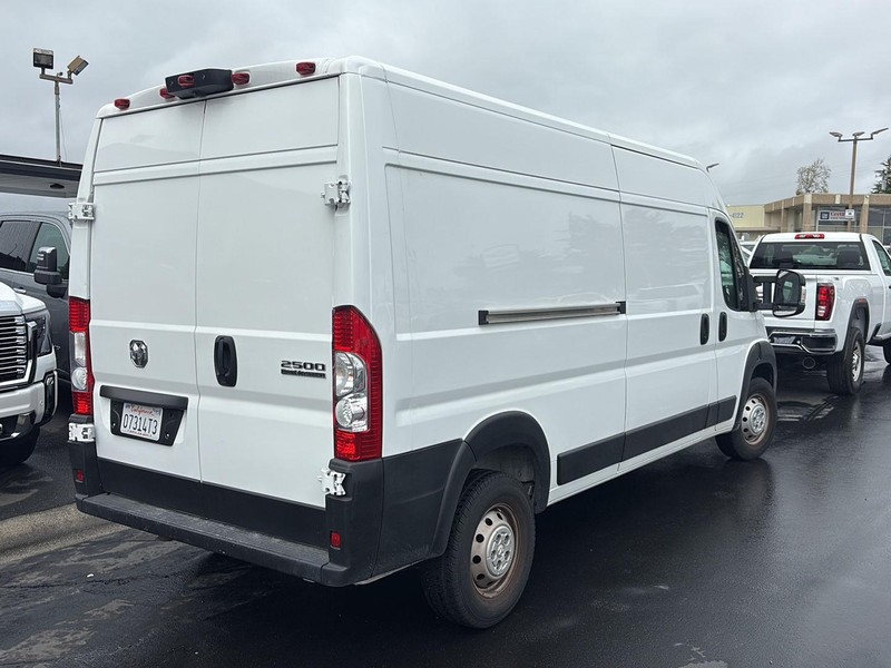 Ram ProMaster Cargo Van Vehicle Full-screen Gallery Image 03