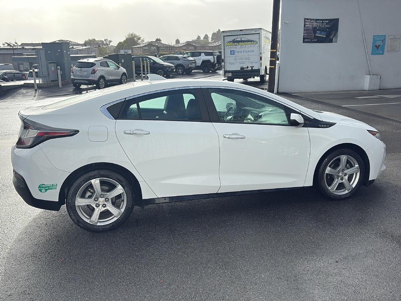 Chevrolet Volt Vehicle Full-screen Gallery Image 02