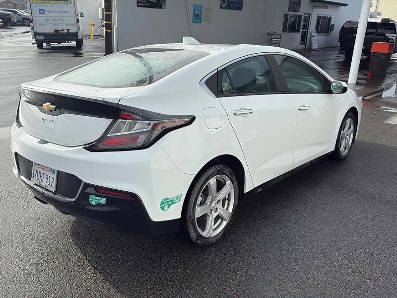 Chevrolet Volt Vehicle Full-screen Gallery Image 03