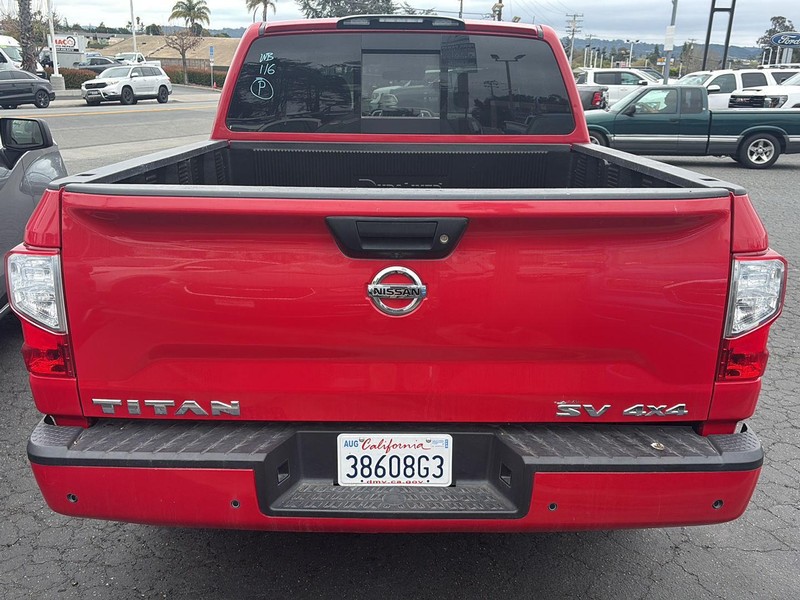Nissan Titan Vehicle Full-screen Gallery Image 05