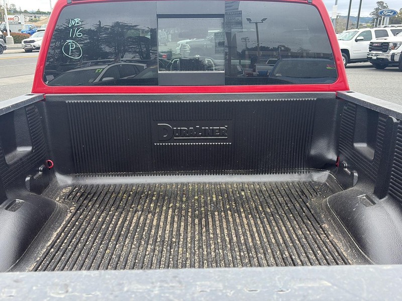 Nissan Titan Vehicle Full-screen Gallery Image 06