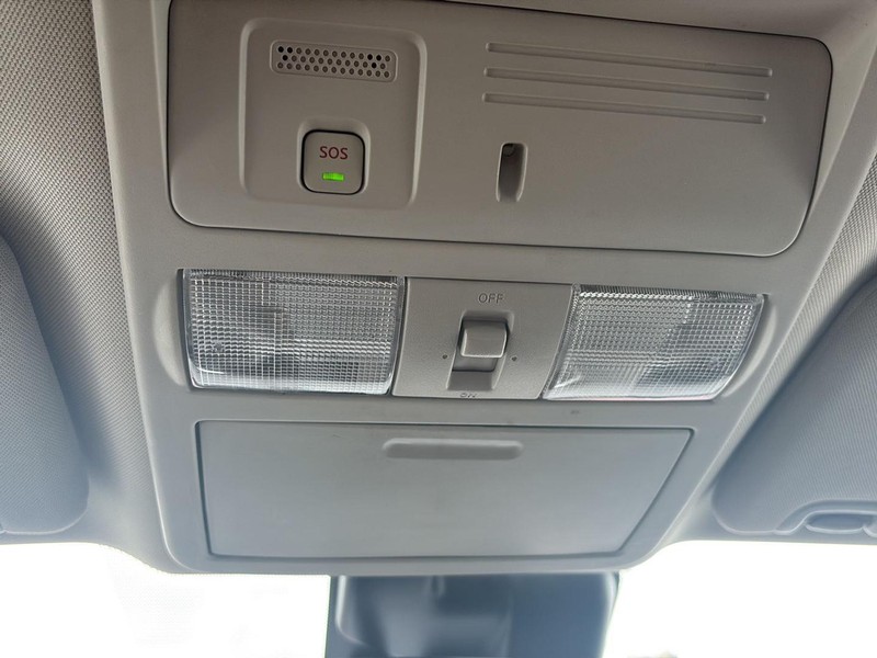 Nissan Titan Vehicle Full-screen Gallery Image 22
