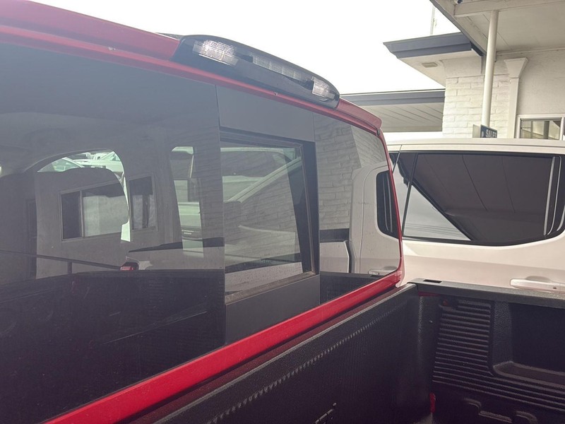 Nissan Titan Vehicle Full-screen Gallery Image 26