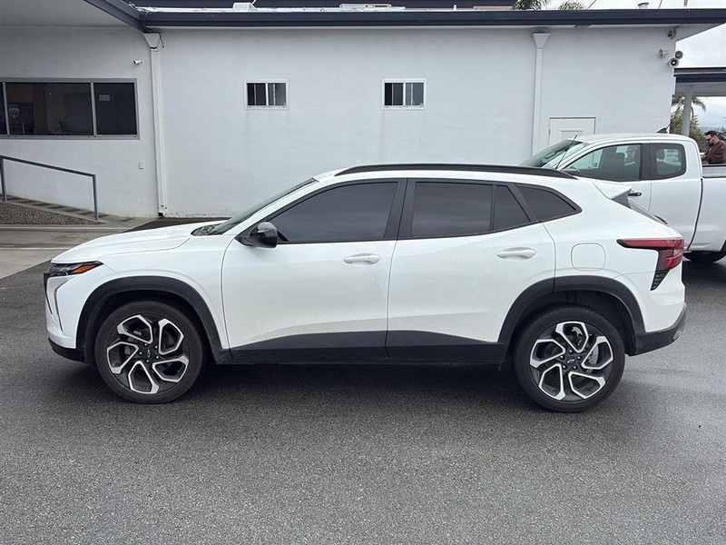 Chevrolet Trax Vehicle Full-screen Gallery Image 02