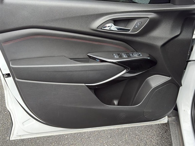 Chevrolet Trax Vehicle Full-screen Gallery Image 11