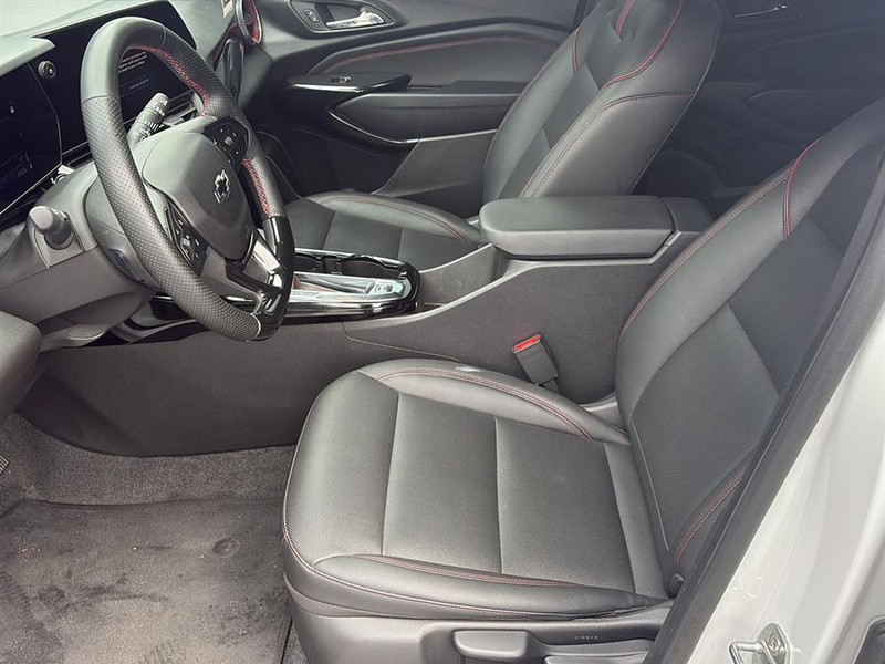 Chevrolet Trax Vehicle Full-screen Gallery Image 13