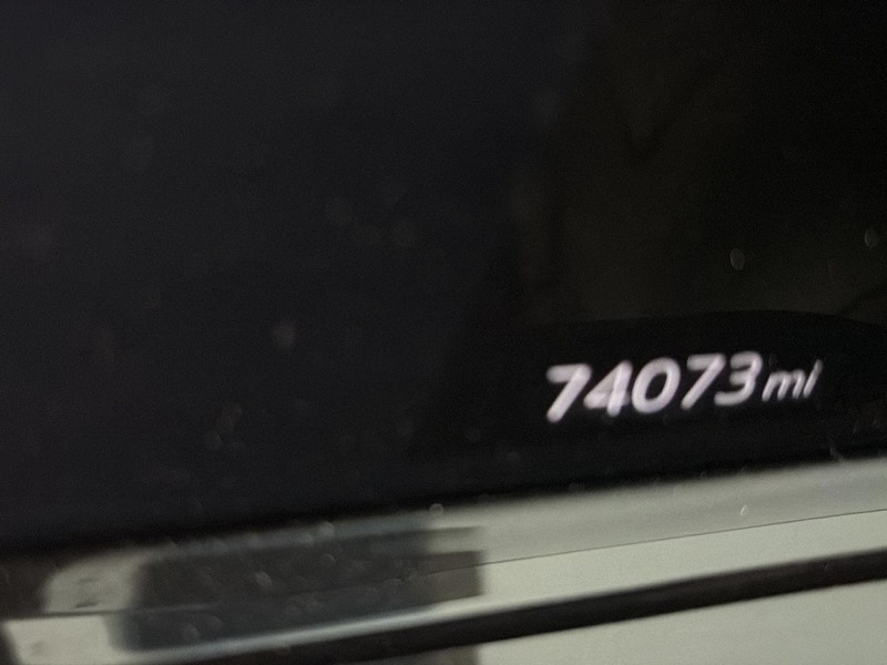 Cadillac Escalade ESV Vehicle Full-screen Gallery Image 06