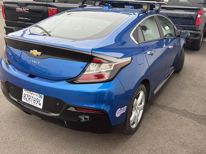 Chevrolet Volt Vehicle Full-screen Gallery Image 02