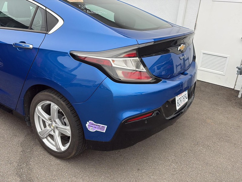 Chevrolet Volt Vehicle Full-screen Gallery Image 07