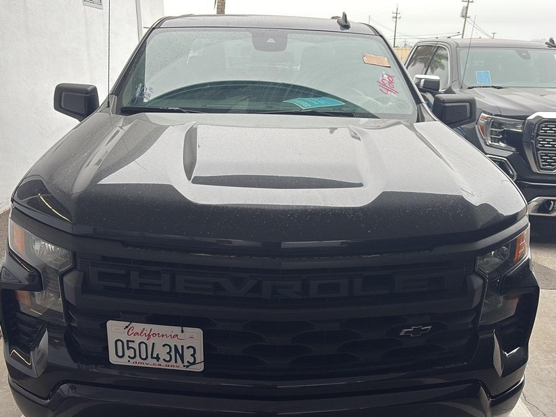 Chevrolet Silverado 1500 Vehicle Full-screen Gallery Image 02
