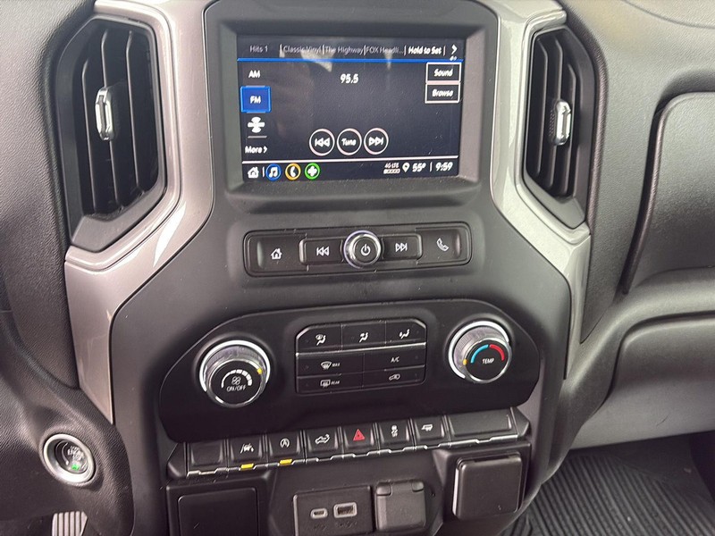 Chevrolet Silverado 1500 Vehicle Full-screen Gallery Image 09