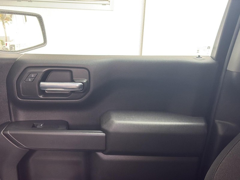 Chevrolet Silverado 1500 Vehicle Full-screen Gallery Image 10