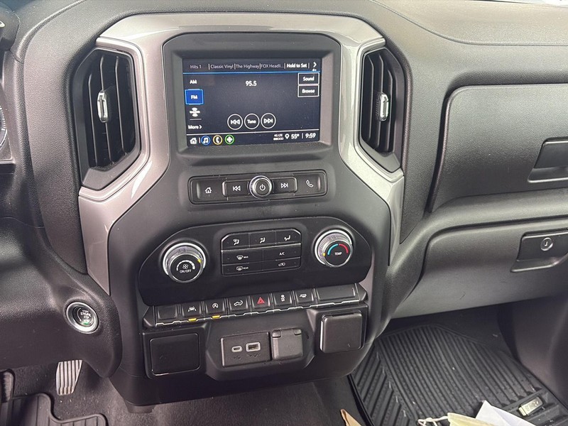 Chevrolet Silverado 1500 Vehicle Full-screen Gallery Image 11