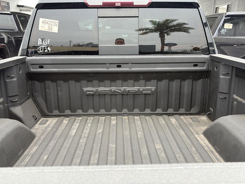 GMC Sierra 1500 Vehicle Full-screen Gallery Image 06