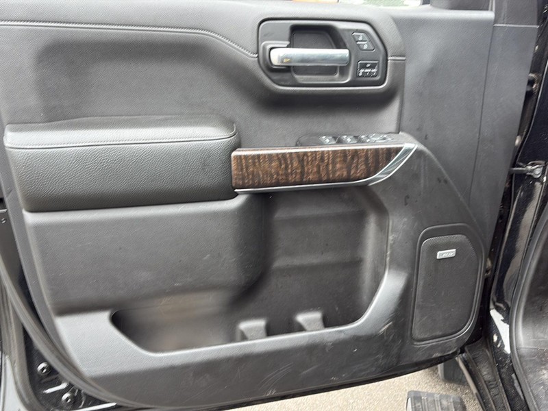 GMC Sierra 1500 Vehicle Full-screen Gallery Image 12