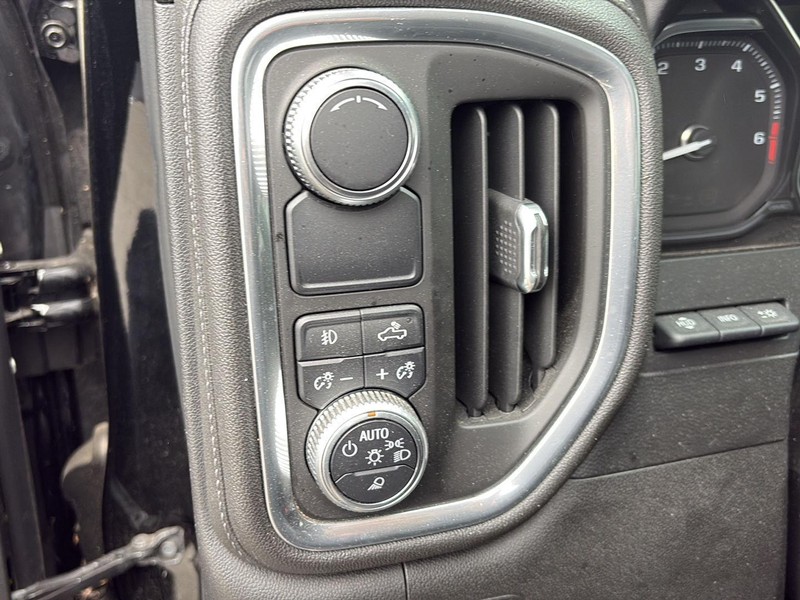 GMC Sierra 1500 Vehicle Full-screen Gallery Image 13