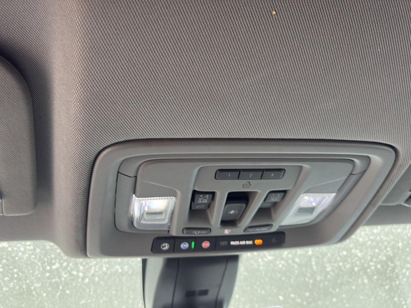 GMC Sierra 1500 Vehicle Full-screen Gallery Image 25