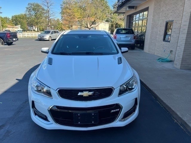 Chevrolet SS Vehicle Full-screen Gallery Image 2