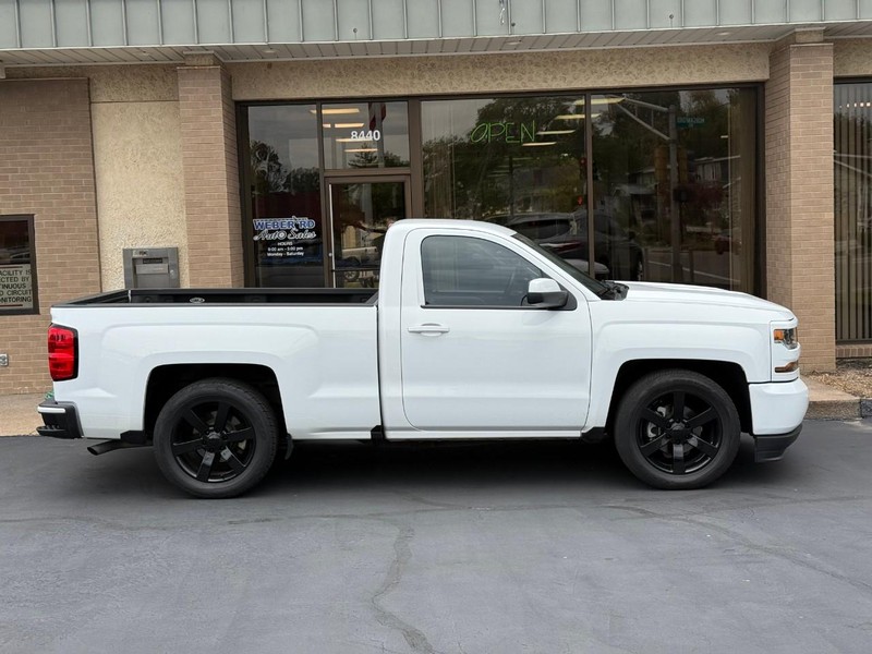 Chevrolet Silverado 1500 Vehicle Full-screen Gallery Image 2