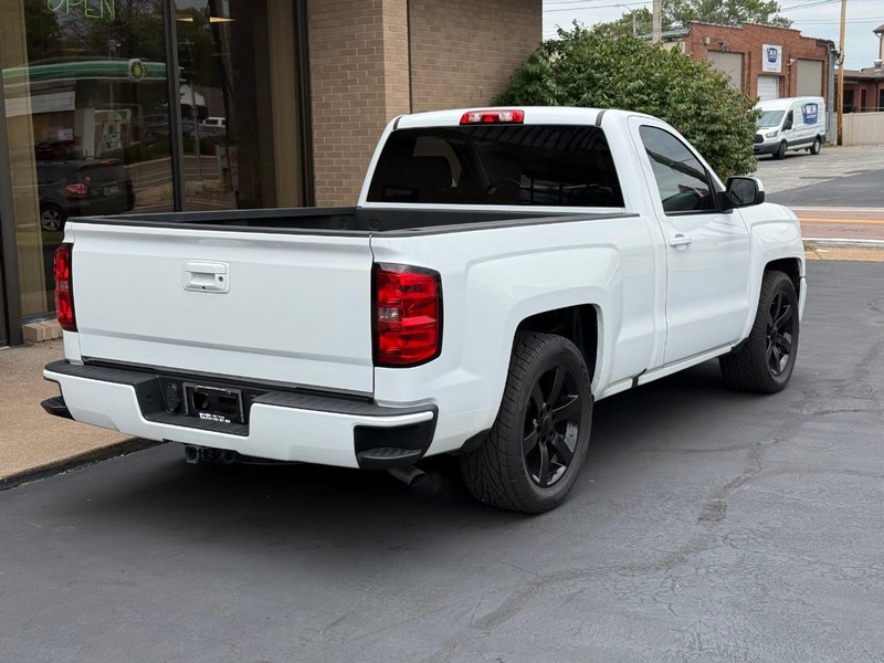 Chevrolet Silverado 1500 Vehicle Full-screen Gallery Image 3