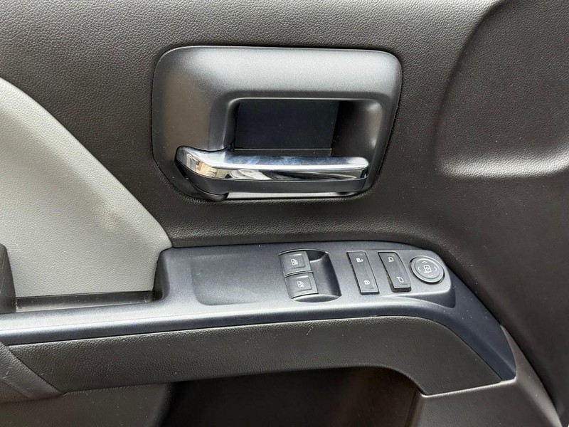 Chevrolet Silverado 1500 Vehicle Full-screen Gallery Image 12