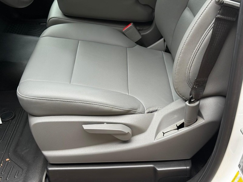 Chevrolet Silverado 1500 Vehicle Full-screen Gallery Image 13