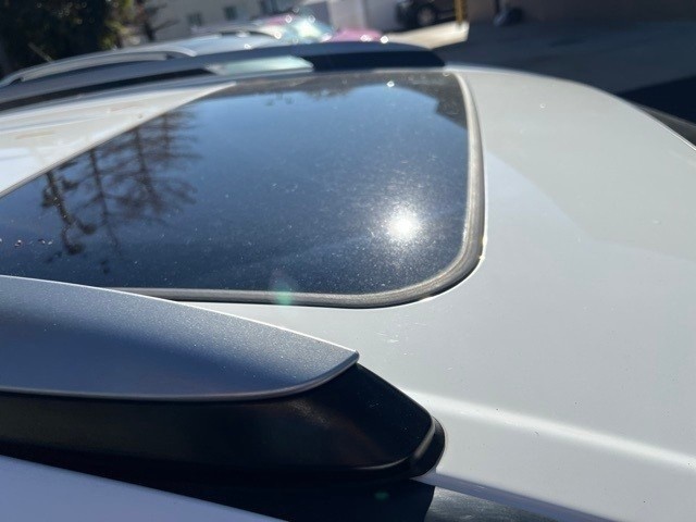 Toyota RAV4 Vehicle Full-screen Gallery Image 6