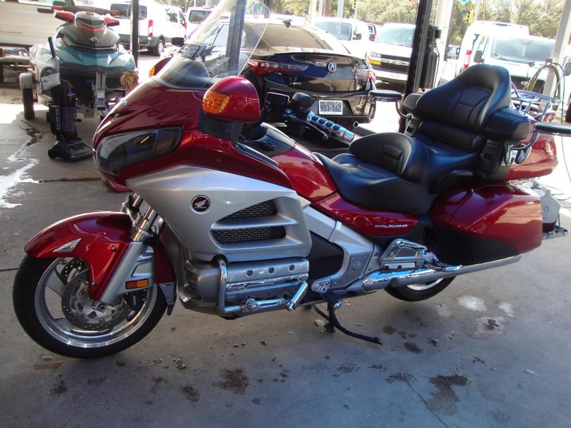 Honda GOLDWING Vehicle Full-screen Gallery Image 02