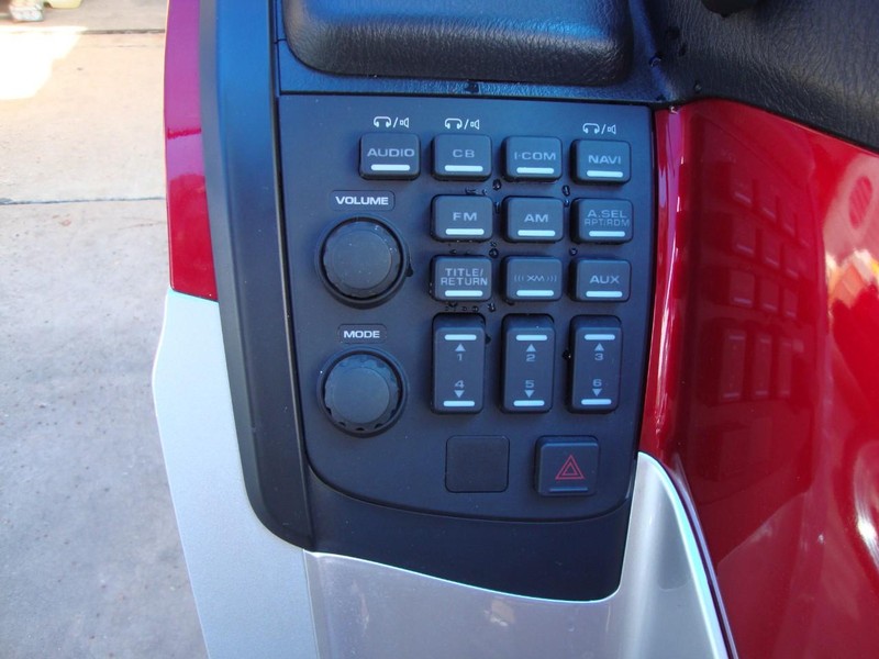 Honda GOLDWING Vehicle Full-screen Gallery Image 03